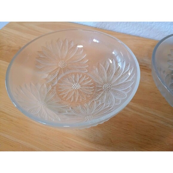 Daisy Etched Flower Glass Candy Dish Set Of 2 - Picture 3 of 5